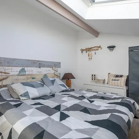 6 Personnes A Avec Parking, Balcon Et Local A Velos - Fr-1-50-126 * Mimizan
