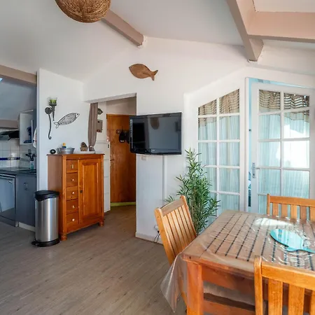 Apartment 6 Personnes A Avec Parking, Balcon Et Local A Velos - Fr-1-50-126 *